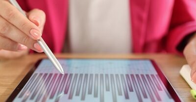 Jak artykuł 43 ustawy zasiłkowej wpływa na dotychczasową podstawę wymiaru zasiłku?