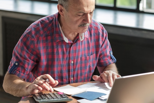 Emerytura brutto ile to netto kalkulator czy rzeczywiście pokazuje prawdziwą kwotę?