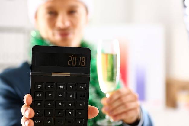 Jak doliczyć podatek VAT do ceny produktu?