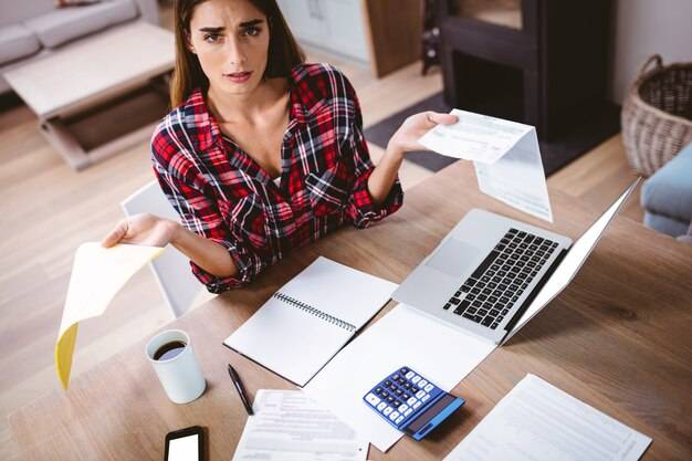 Jak uniknąć 2 progu podatkowego w rozliczeniach rocznych?