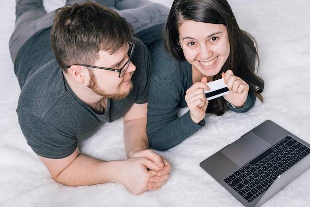 Jak wejść na swoje konto PUE ZUS i co zrobić, gdy pojawią się problemy?