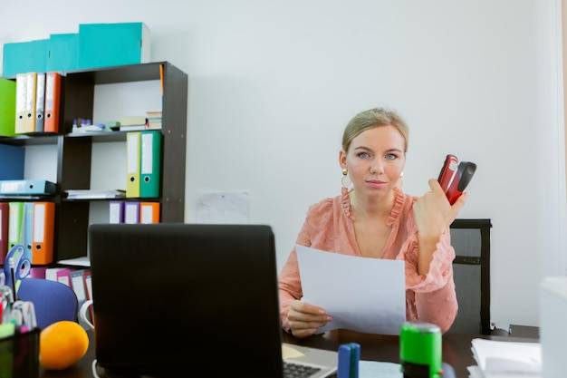 Urlop wychowawczy płatny jaki dochód wpływa na wysokość świadczenia?