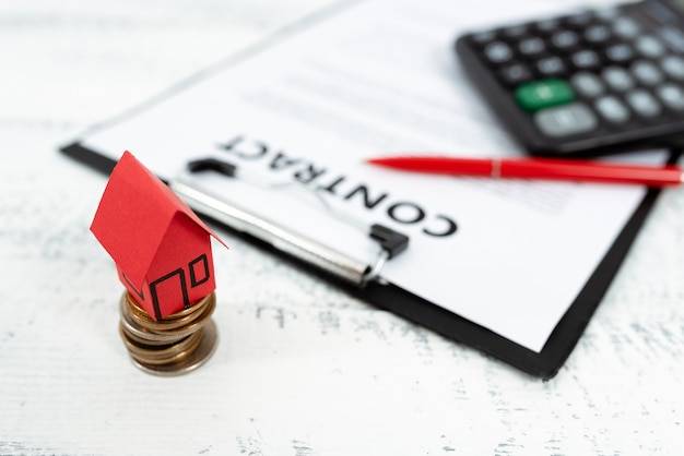 Jaki podatek od kupna nieruchomości obowiązuje przy zakupie domu lub mieszkania?