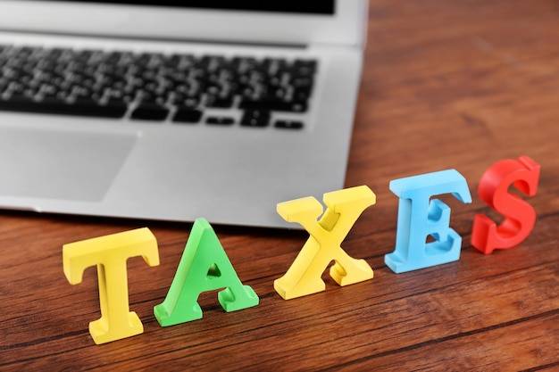 Przekroczenie progu podatkowego brutto czy netto jak to rozumieć?