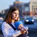 Kto płaci macierzyńskie w Polsce i jak to działa?