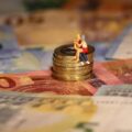 Ile trzeba mieć lat składkowych do emerytury w Polsce?