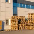 Magazynowanie paletowe w Szczecinie. Kiedy mała firma powinna oddać towar do magazynu